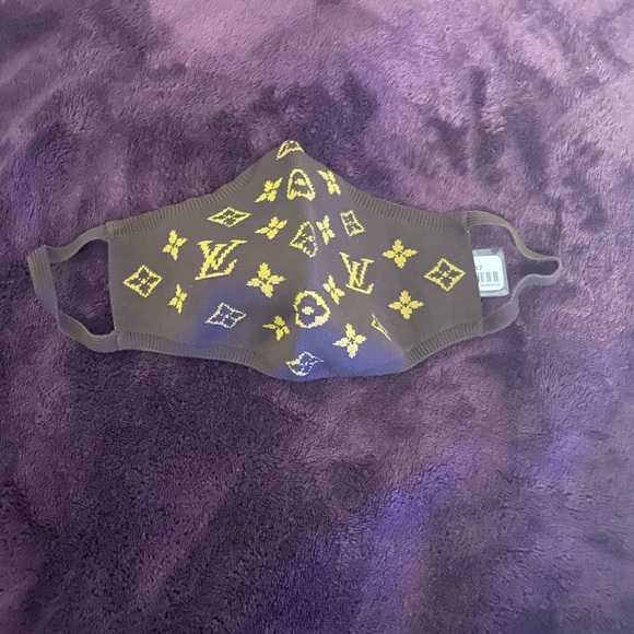 Louis Vuitton Mask - Picture 3 of 14